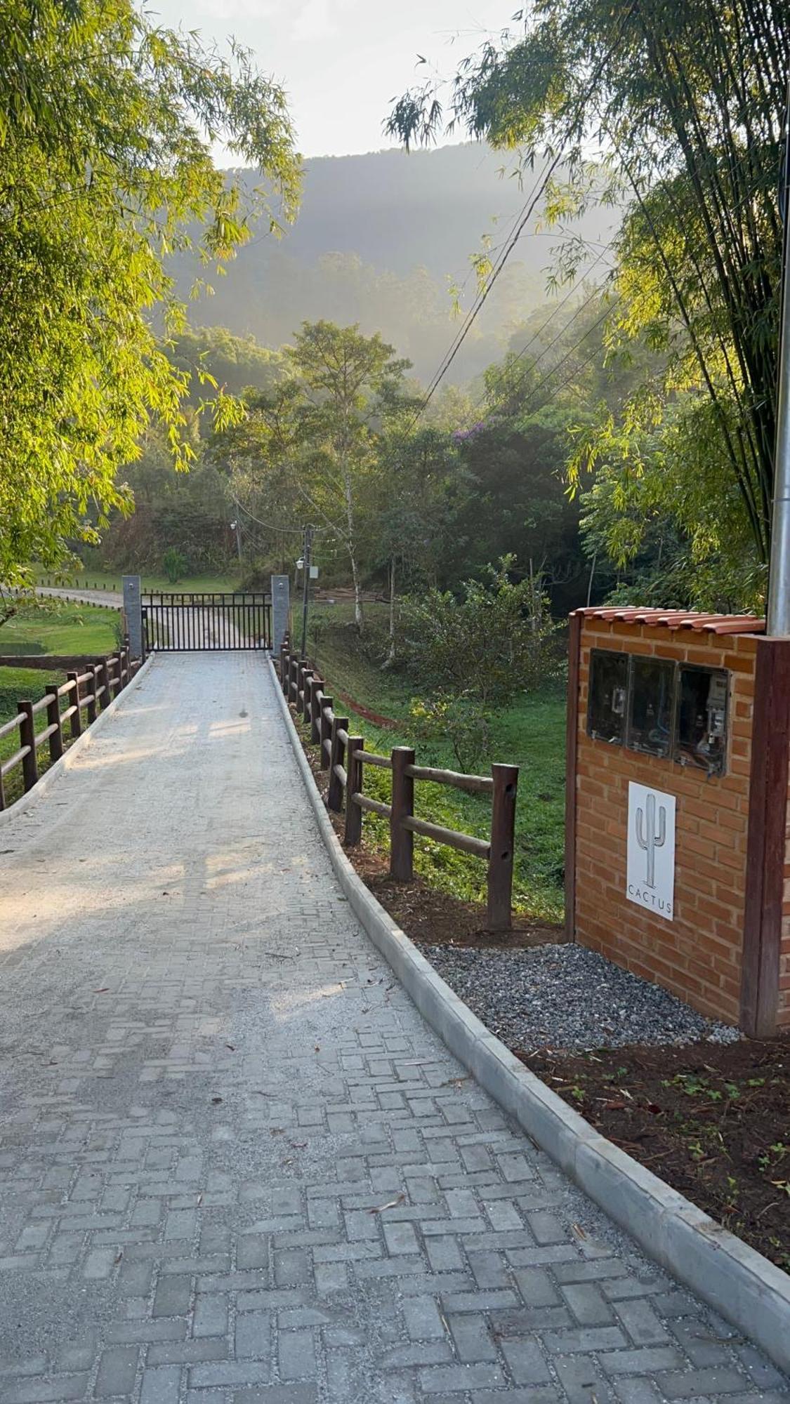 Cactus Chales & Cabanas Em Лумиар Екстериор снимка